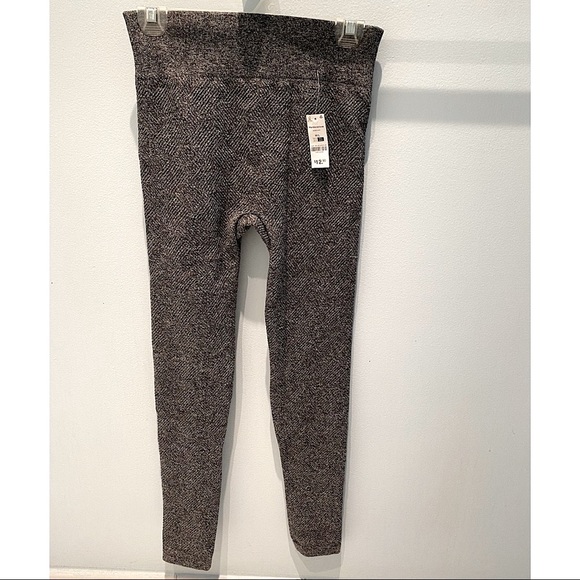 ‼️🚫 SOLD elsewhere 🚫‼️  Ardene • Legging with 3D design — Super-soft - Picture 3 of 9